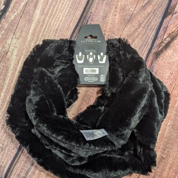 black faux fur infinity scarf nwt - Picture 3 of 6